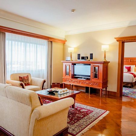 The Sunan Hotel Solo Buitenkant foto