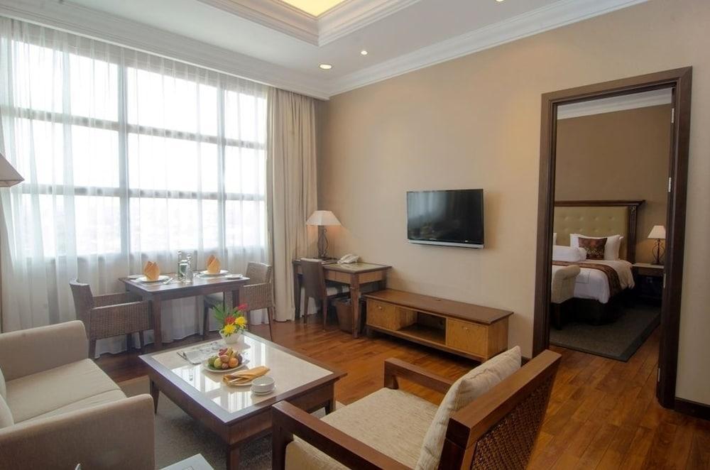 The Sunan Hotel Solo Buitenkant foto