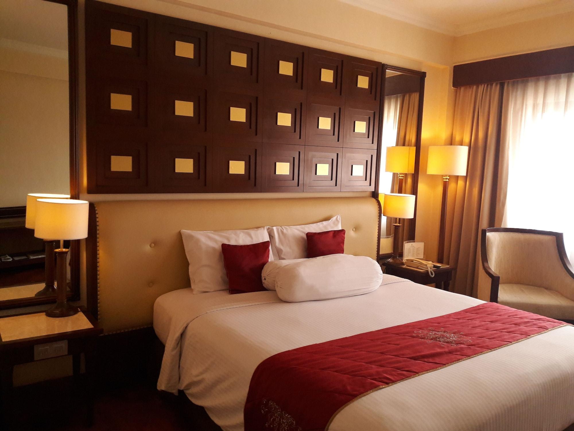 The Sunan Hotel Solo Buitenkant foto