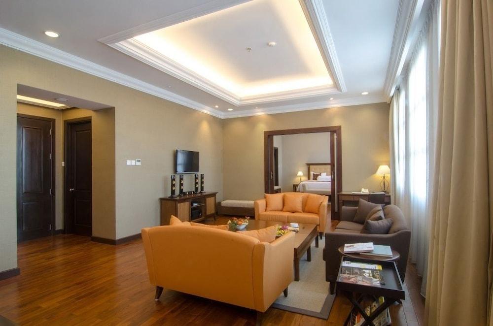 The Sunan Hotel Solo Buitenkant foto