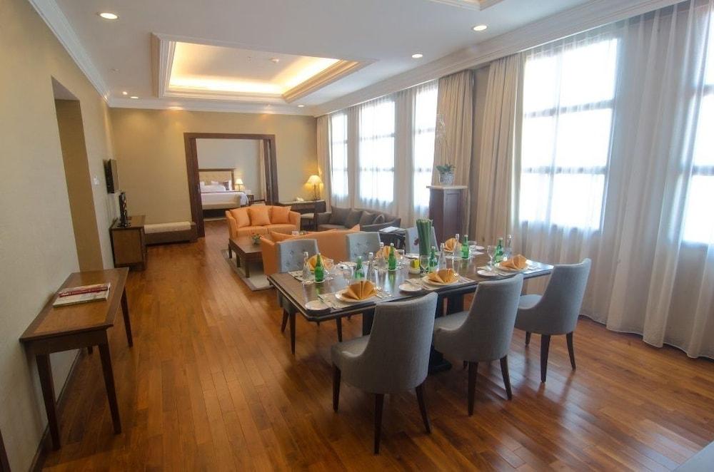 The Sunan Hotel Solo Buitenkant foto