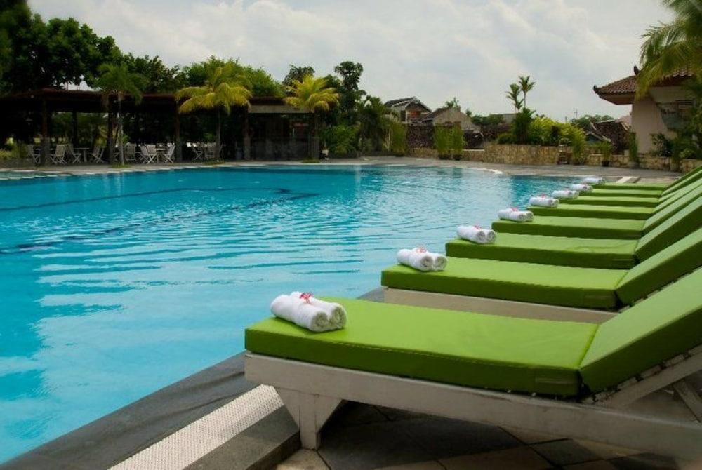 The Sunan Hotel Solo Buitenkant foto