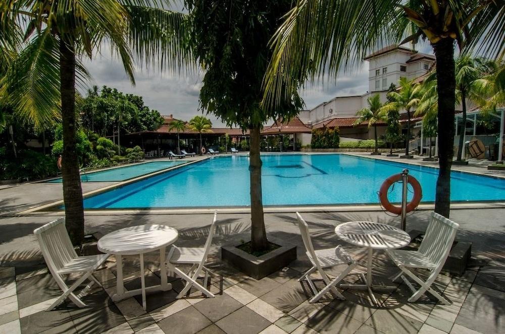 The Sunan Hotel Solo Buitenkant foto