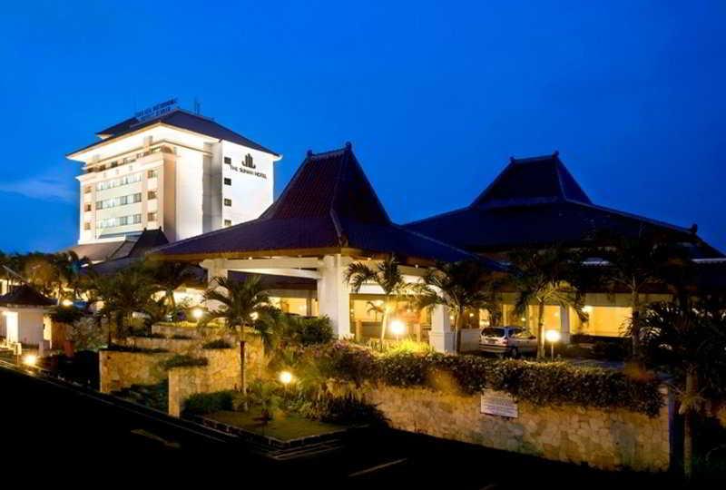 The Sunan Hotel Solo Buitenkant foto