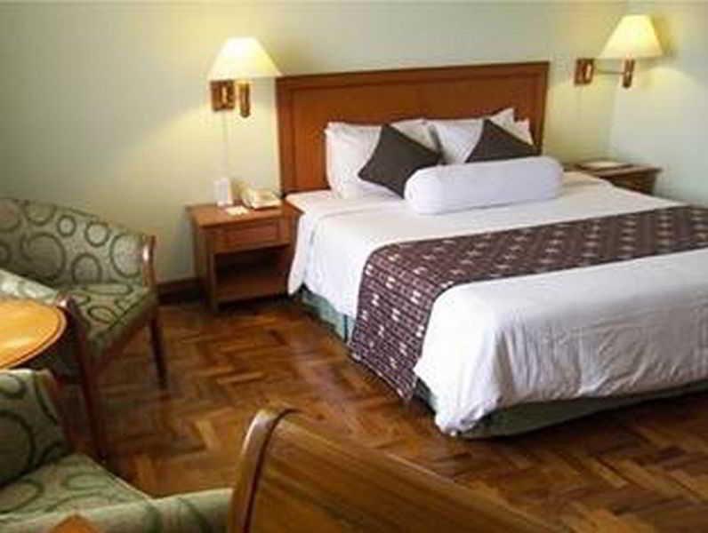 The Sunan Hotel Solo Buitenkant foto