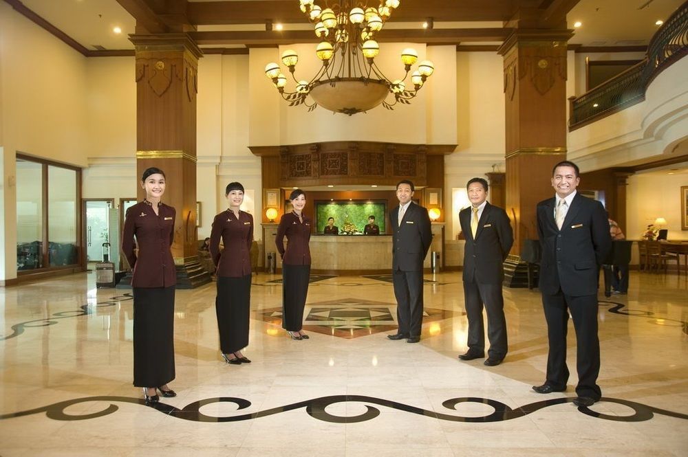 The Sunan Hotel Solo Buitenkant foto