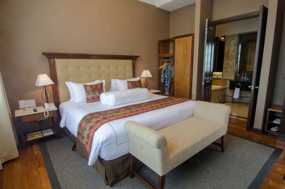 The Sunan Hotel Solo Buitenkant foto