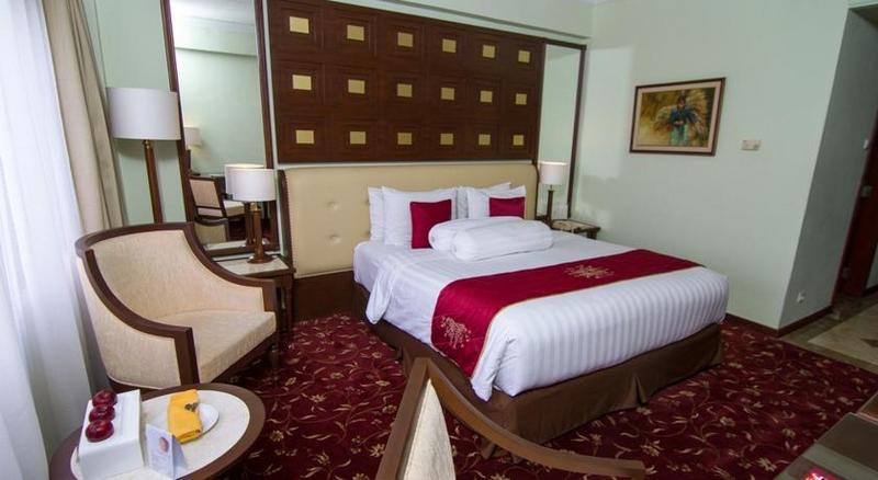 The Sunan Hotel Solo Buitenkant foto