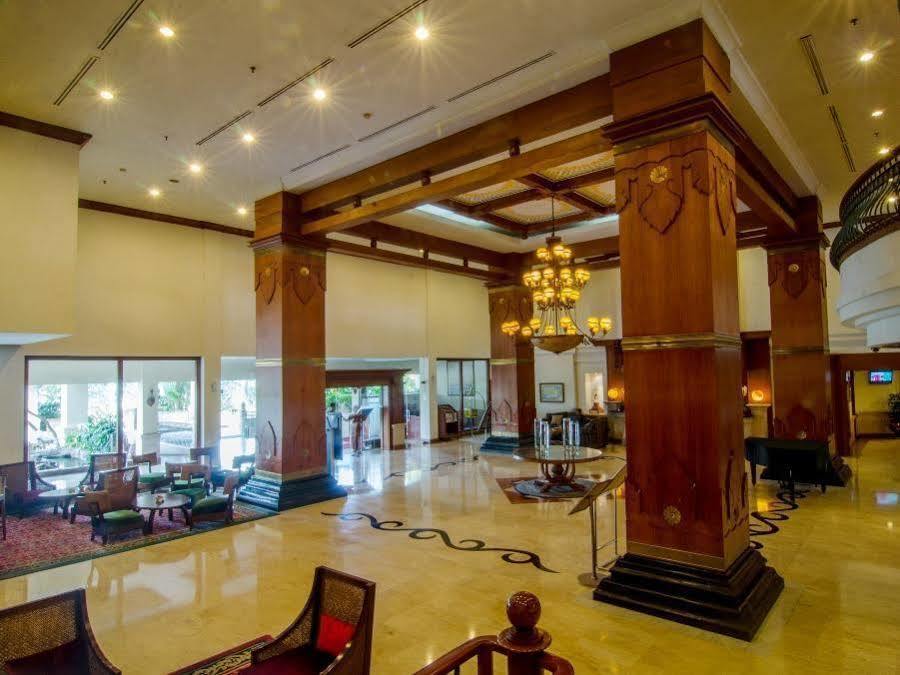 The Sunan Hotel Solo Buitenkant foto